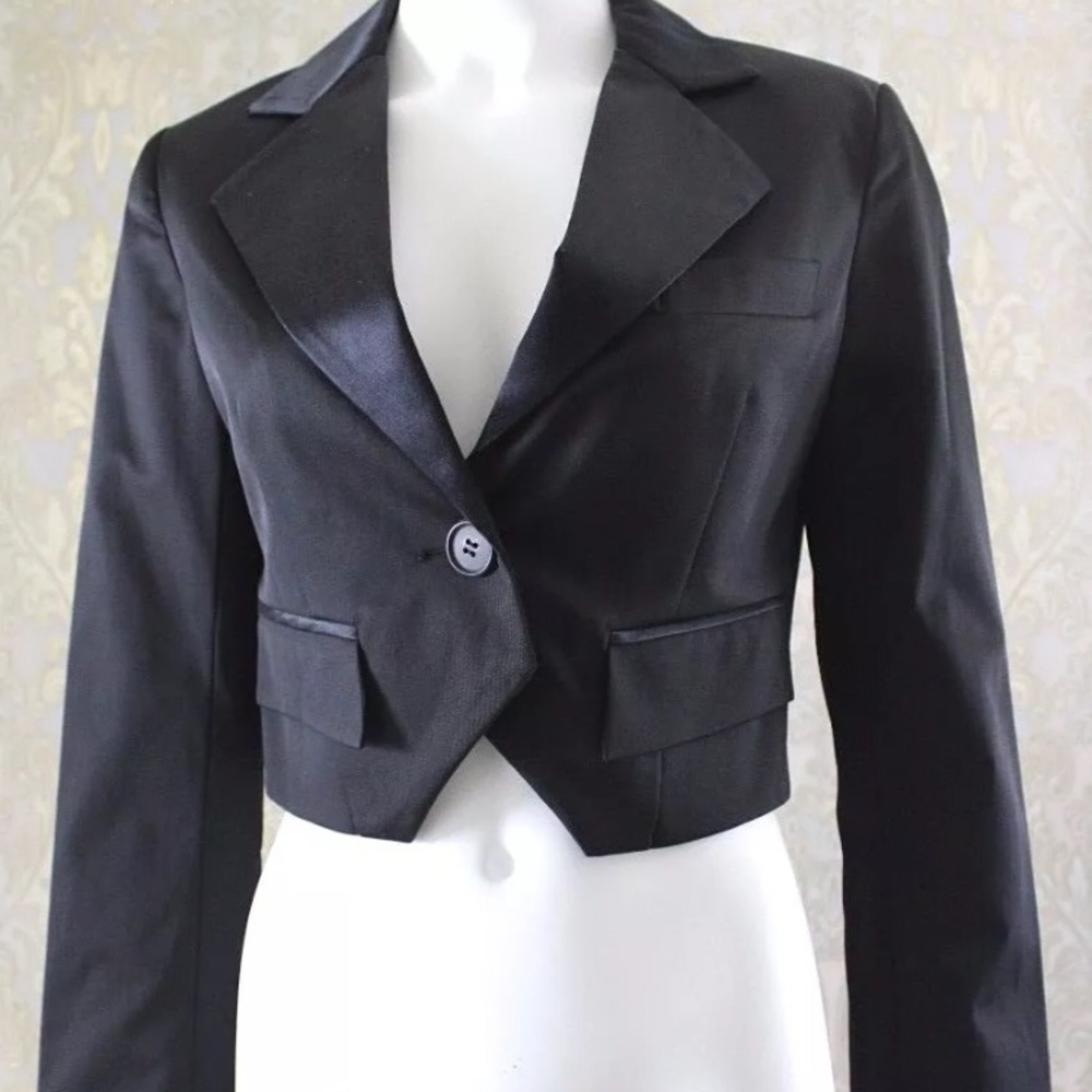 ALMOST LIKE NEW! Ali Ro cropped jacket